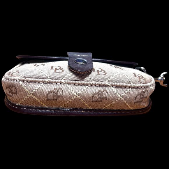 DOONEY AND BOURKE Flap Wristlet Leather Signature Logo Removable Strap DB142 - Picture 4 of 8